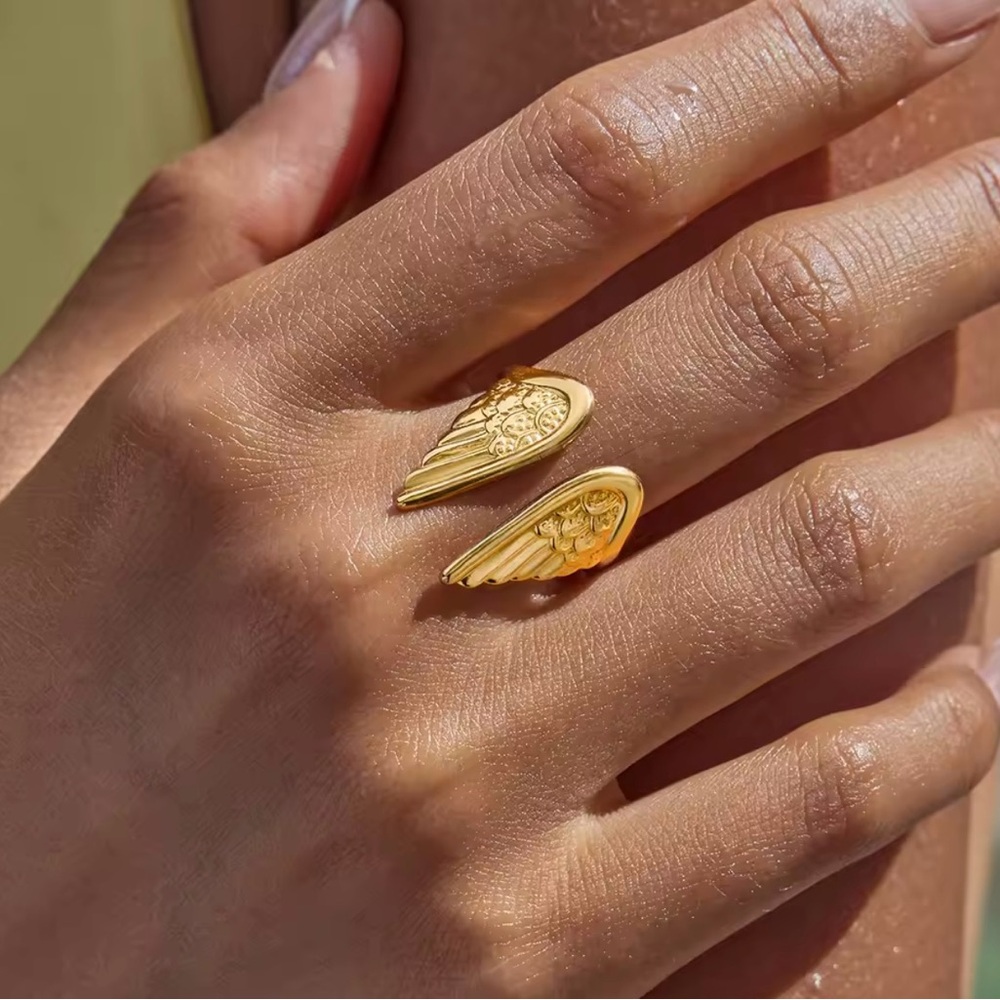 Gold Angel Wings Open Ring